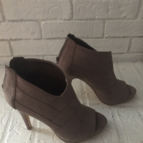 Heels - Picture 6 of 6